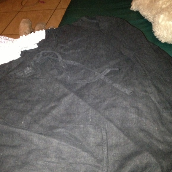 Woman's black linen shirt - Picture 1 of 3