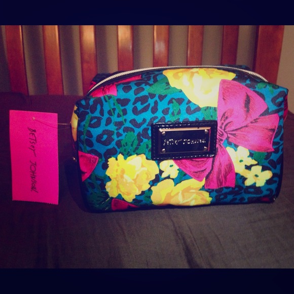 🚫Sold🚫Adorable betsey cosmetic bag!