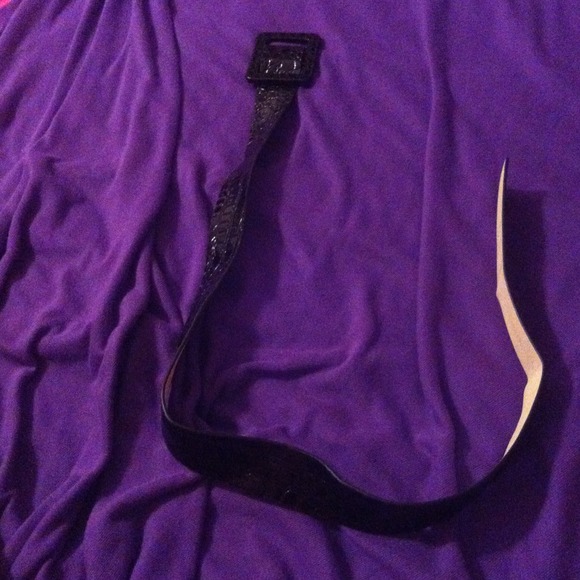 Betsy Johnson black patent faux alligator belt.