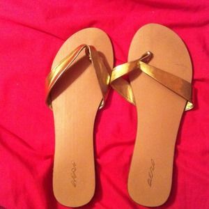 Aeropostale Gold sandals. Size 8 fits like 7 1/2