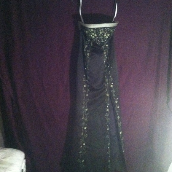 Prom dress - Picture 2 of 4