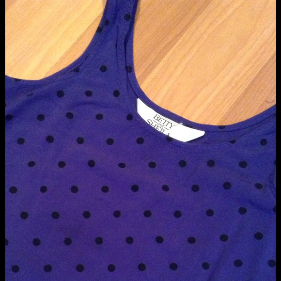 🚫SOLD🙅POLKA DOT CROP TOP BACK ON SALE - Picture 2 of 3