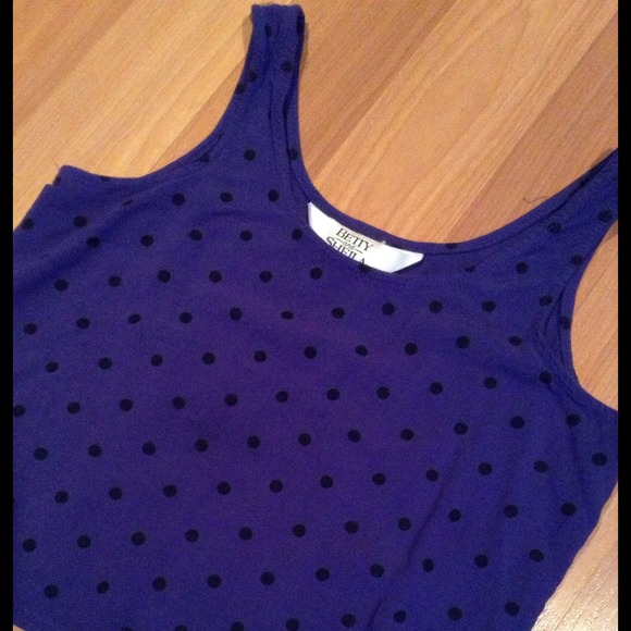 🚫SOLD🙅POLKA DOT CROP TOP BACK ON SALE - Picture 3 of 3