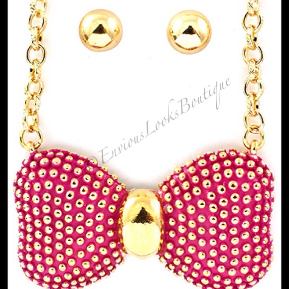 Embellished bow necklace with stud earrings.