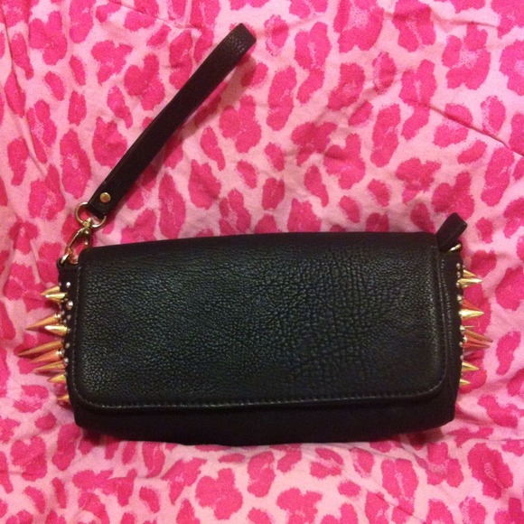 Spiked clutch