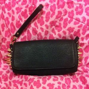 Spiked clutch