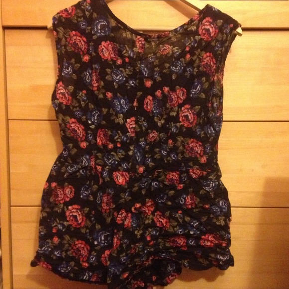 Floral Urban outfitter dress - Picture 3 of 3