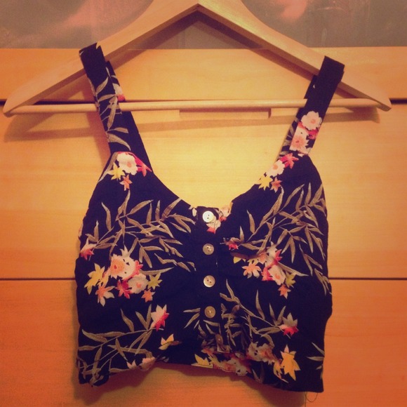 RESERVED!!!! Cute Floral Crop tank!