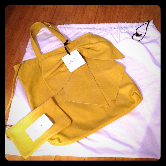 💛Reduced💛RED Valentino Bow leather tote.