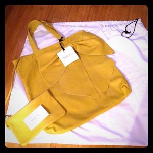 💛Reduced💛RED Valentino Bow leather tote.