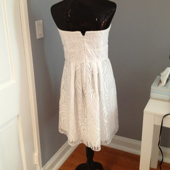 White House Black Market white strapless dress - Picture 2 of 4