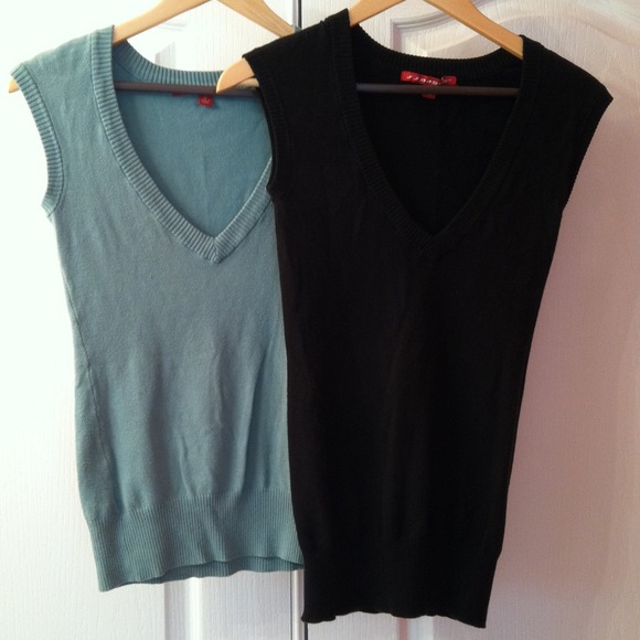 2 sweater vest bundle: 1 green, 1 black