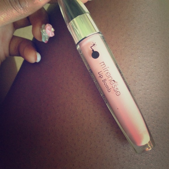 Sold! Free!!!👄👄Mirenesse Lip Bomb👄👄