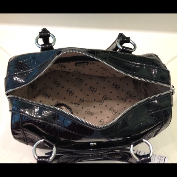 SOLD *** HOT 100%Authentic"GUESS"black satchel - Picture 4 of 4
