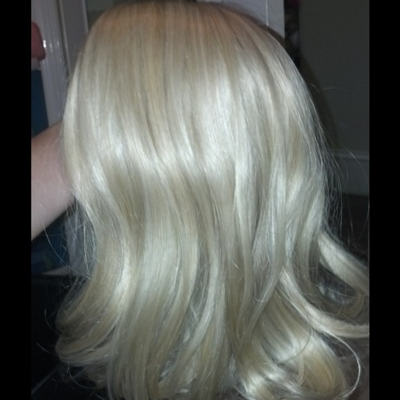 Blonde hair extensions