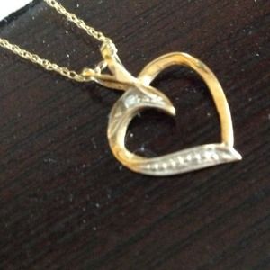 10k gold heart  with diamond chip Harris jewlers
