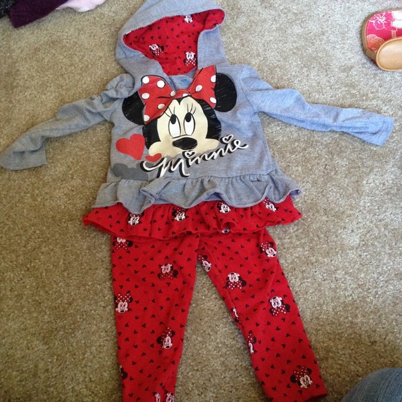 Adorable Minnie Mouse 2 piece outfit bundle