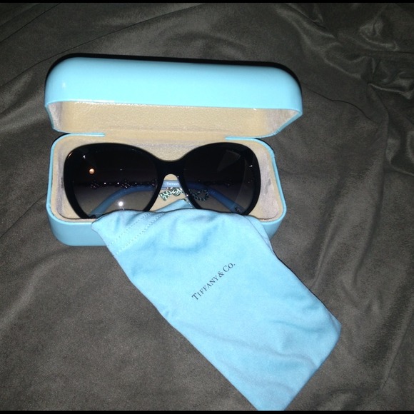 TIFFANY & CO.
TF4053B
UPC#805289544654