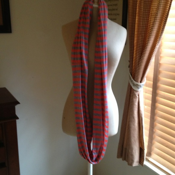 🚫Bundled🚫Infinity Scarf brand new with tags - Picture 2 of 4