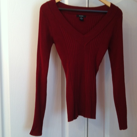 Cranberry colored v-neck sweater/shirt