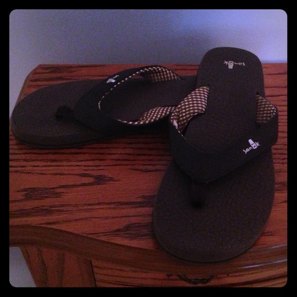 Brown Sanuk flip flops