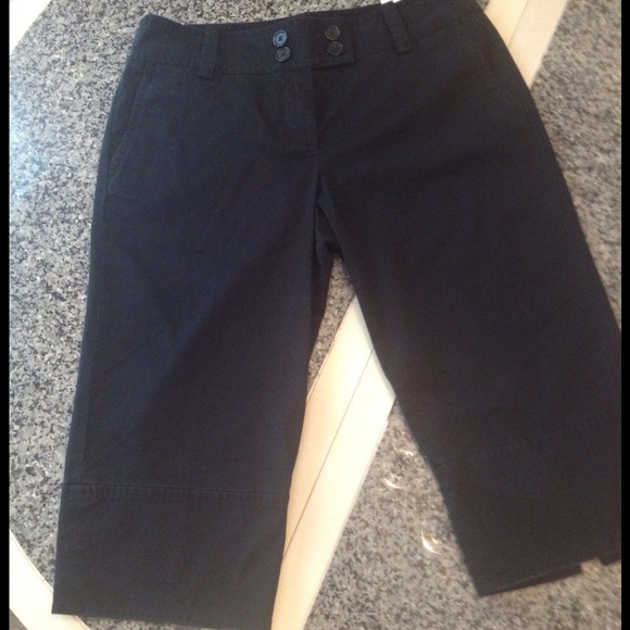 Brand new Ann Taylor Loft black Capri pants.