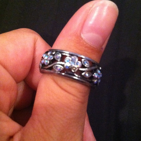 Silver ring with crystal flowers! - Picture 2 of 2