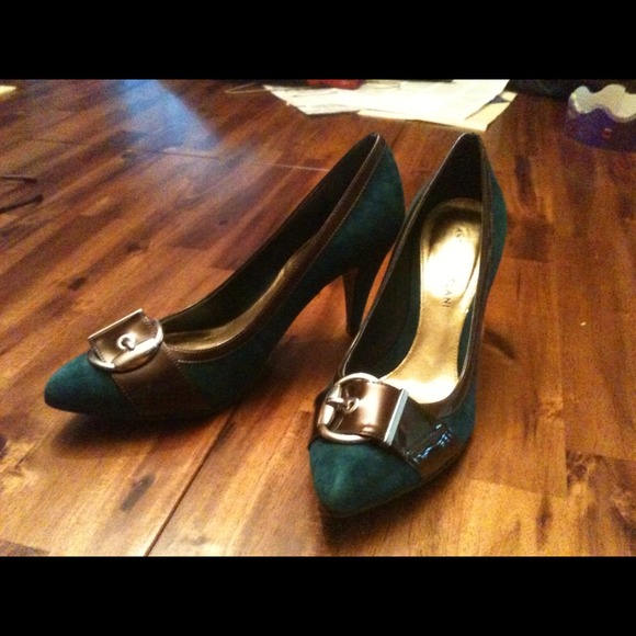 Antonio Melani pumps (SOLD)