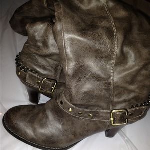 Pair of Size 8 Unisa Grey Boots