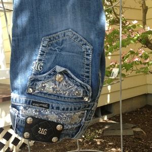 Miss me capris with embellishment