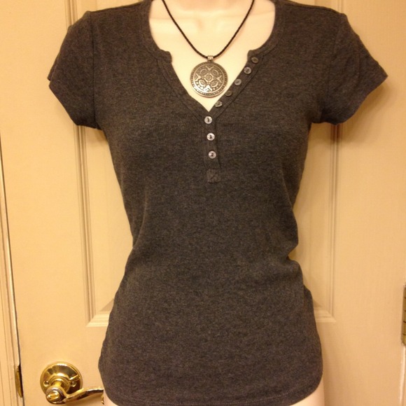 ❗SOLD ❗Gray top. Daisy Fuentes.