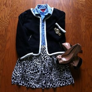 3/4 sleeve black jacket with white trim