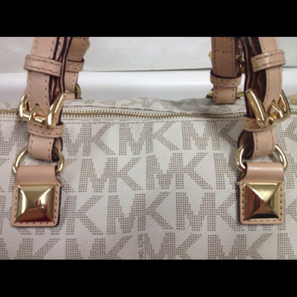 💖SOLD💖MICHAEL KORS WHITE GRAYSON HANDBAG! - Picture 3 of 3