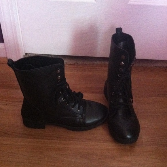 Combat boots!!