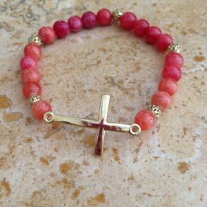 New....Coral and gold beaded bracelet