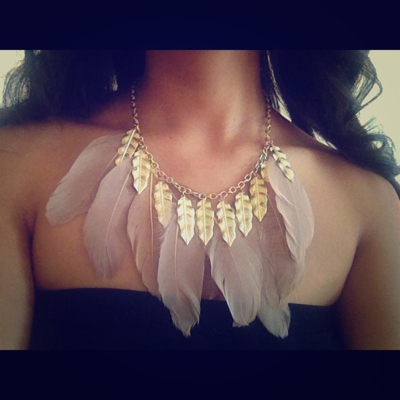 Nude feather necklace!