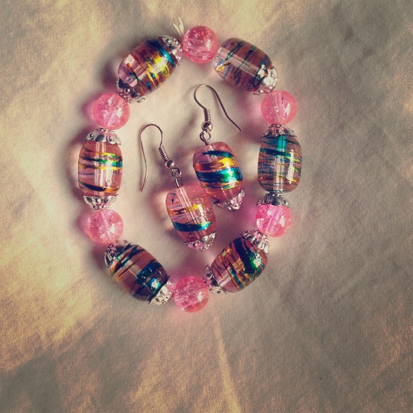 Stretchy bracelet and matching earring set
