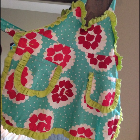SOLD in Bundle❗🎈🍰Girl's Anthropologie Apron!