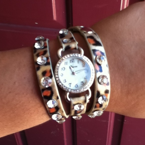 Jewelry - Cheetah print diamond watch