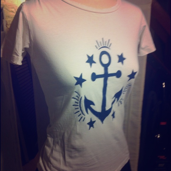 Comfy white anchor tee