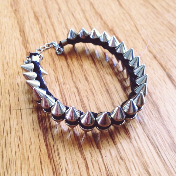 Spike bracelet - Picture 2 of 4