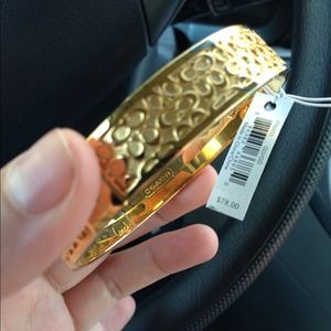 💢Hold💢 Coach bangle