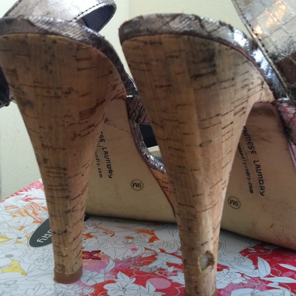 🎀Sold🎀 Cute Strappy Sandals - Picture 4 of 4