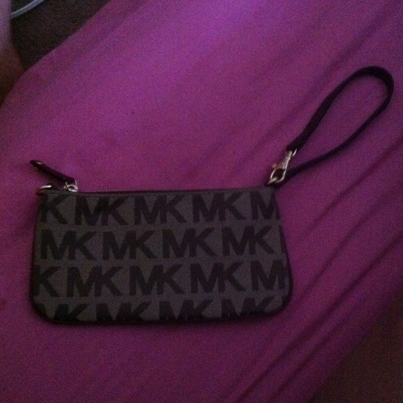 Authentic Michael kros wristlet - Picture 2 of 3