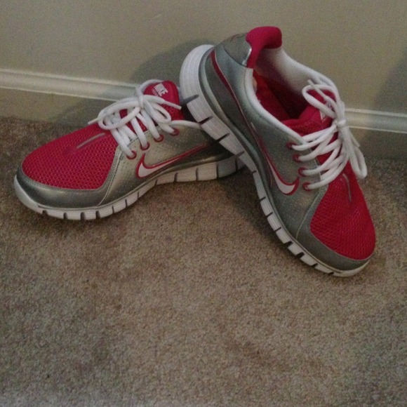 😄On Hold😄Nike shoes 6.5 wore once!