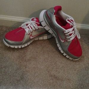 😄On Hold😄Nike shoes 6.5 wore once!