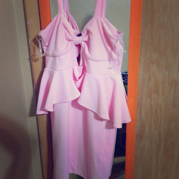 Brand new pink peplum dress 🆕🌺