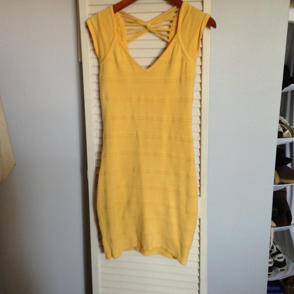 Body con pastel yellow dress