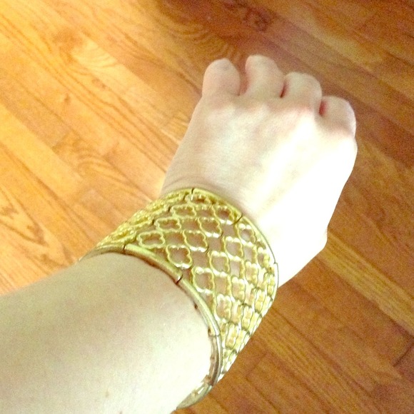 Gold bangle w/ clover detail REDUCED MAKE AN OFFER