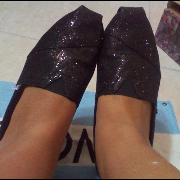 Like new black glitter toms - Picture 2 of 2